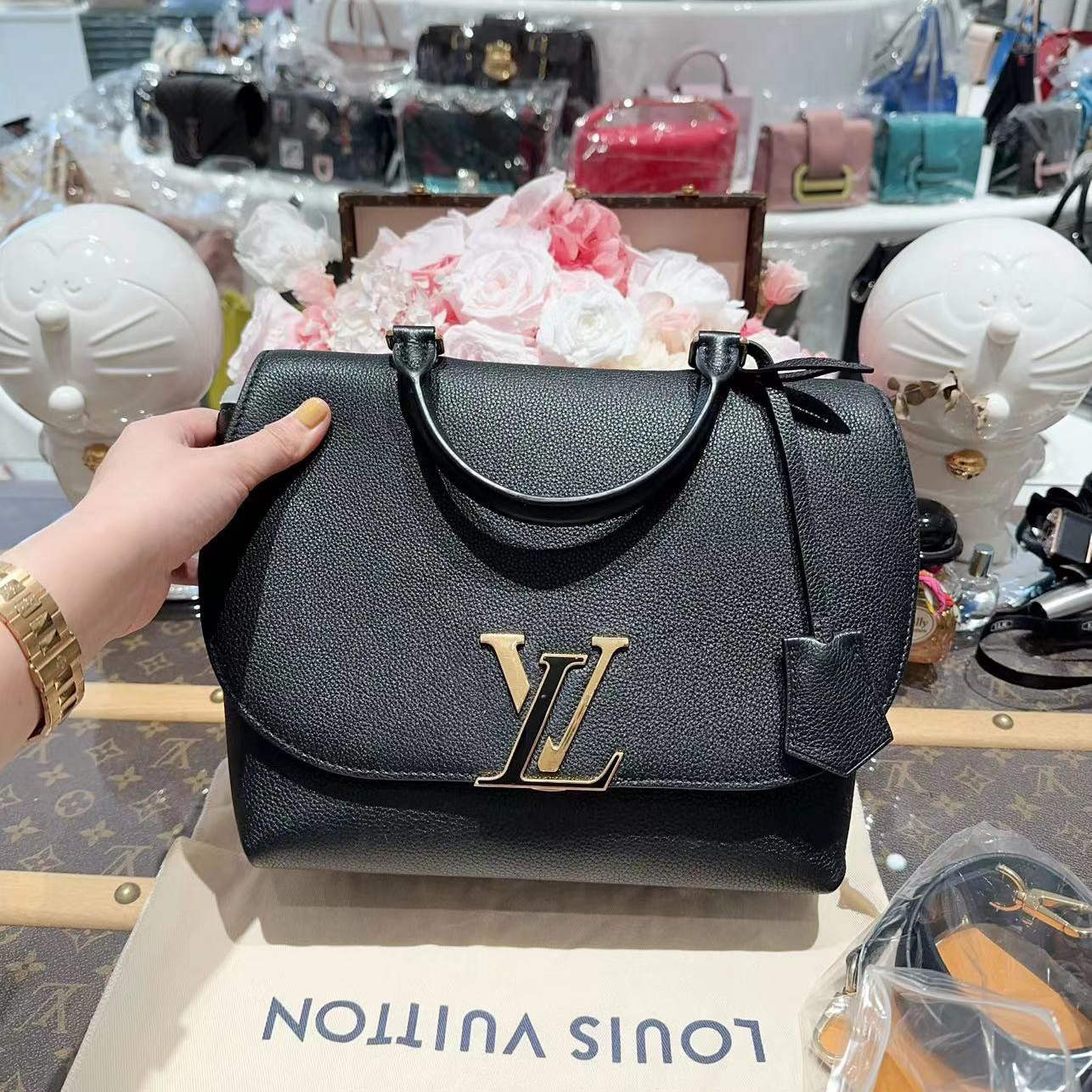 99新 LouisVuitton/路易威登 0437/黑金牛皮手提单肩包