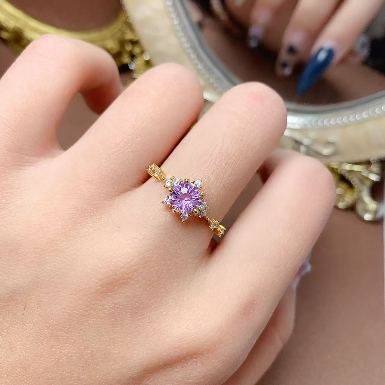天然烟花紫水晶戒指925银镶嵌星星款活口设计，主石尺寸6*6mm