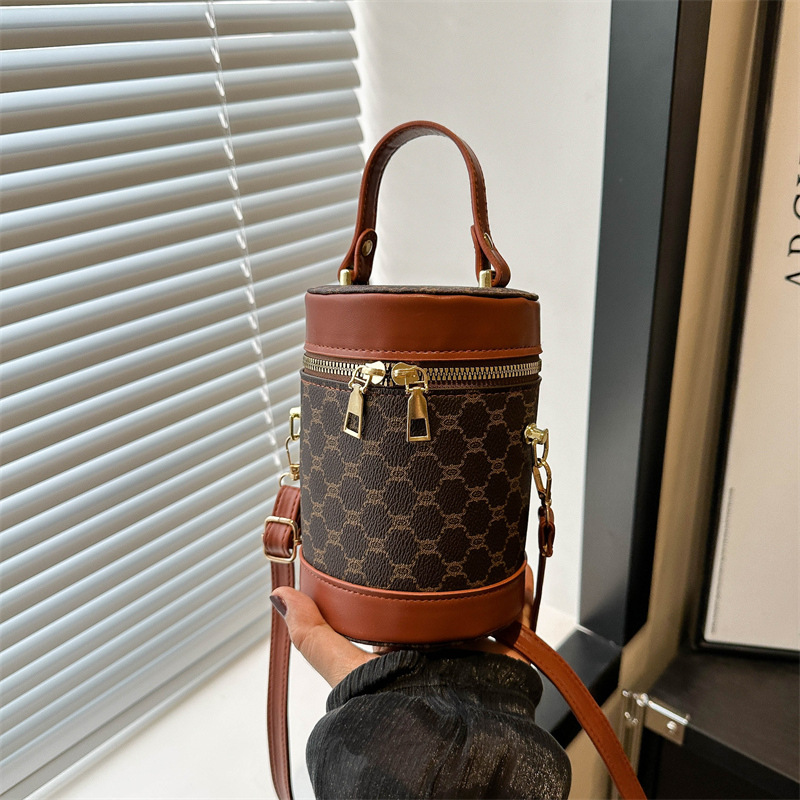 ins网红超火圆筒包包女包2024新款春夏流行手拎水桶包单肩斜挎包