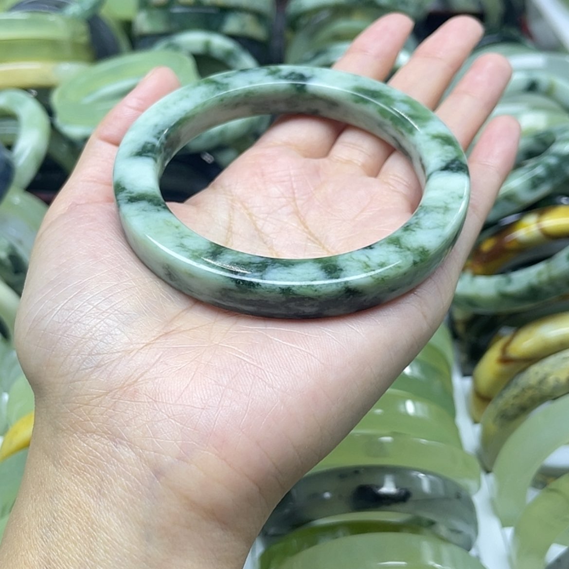 【闪购商品】蛇纹石玉手镯合金雨**?