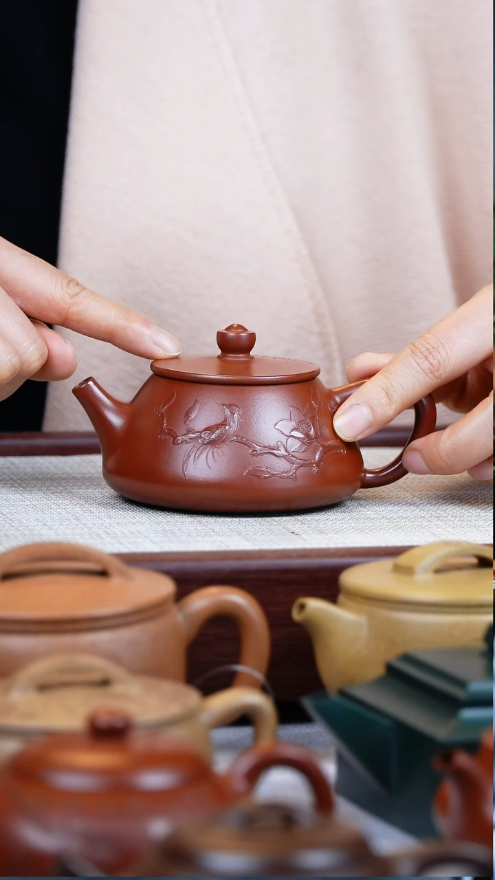 【闪购商品】紫砂茶壶朱泥-堆绘石瓢-李国忠180cc