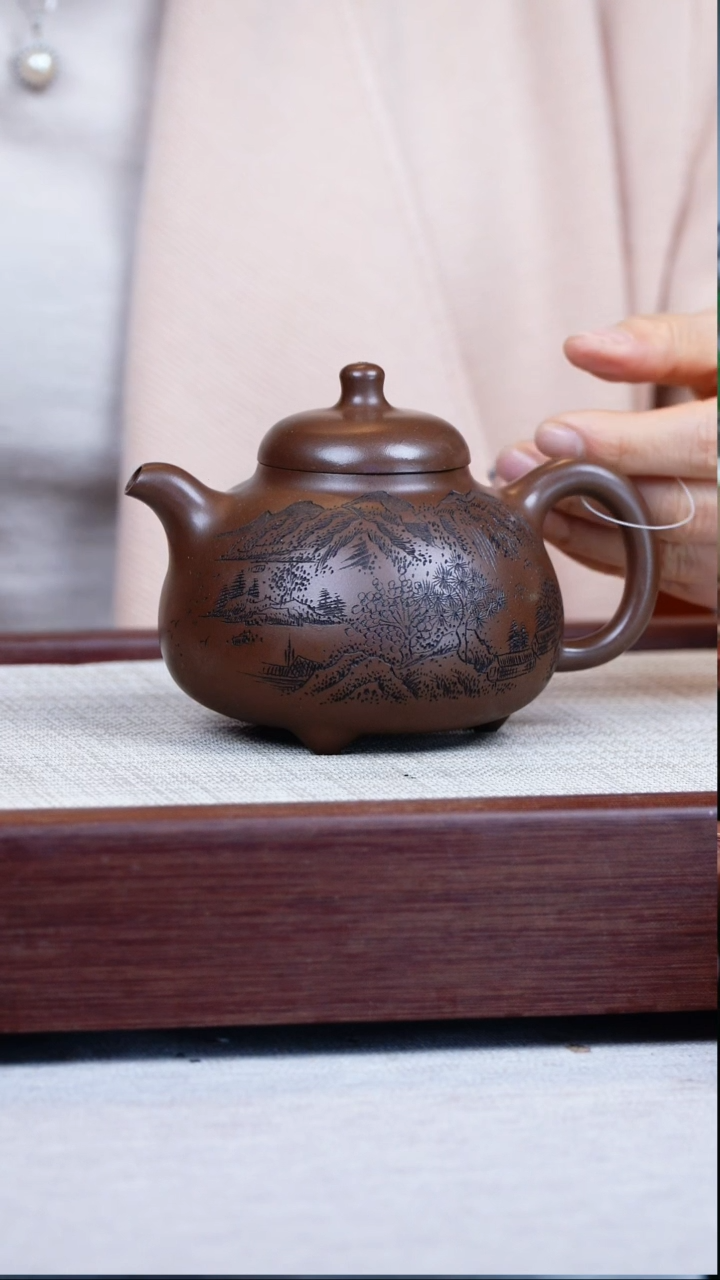 【闪购商品】紫砂茶壶文革紫泥-三足乳鼎-蒋建华290cc
