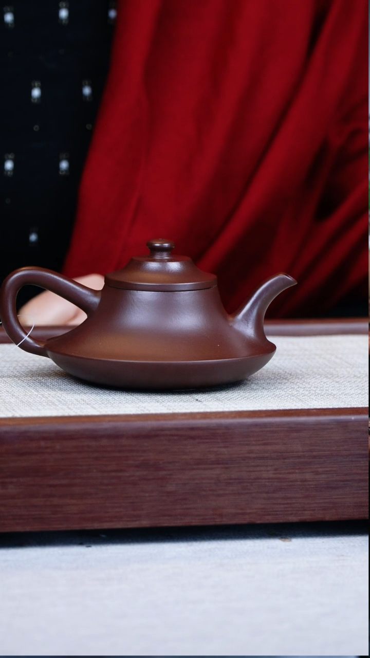 【闪购商品】紫砂茶壶紫泥-云炉-周国君190cc