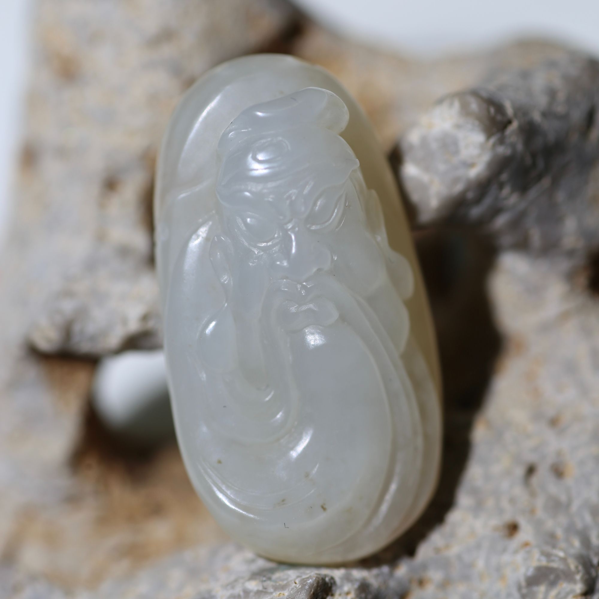 关公吊坠.新疆和田玉籽料挂件，玉质细腻油润，背面满皮