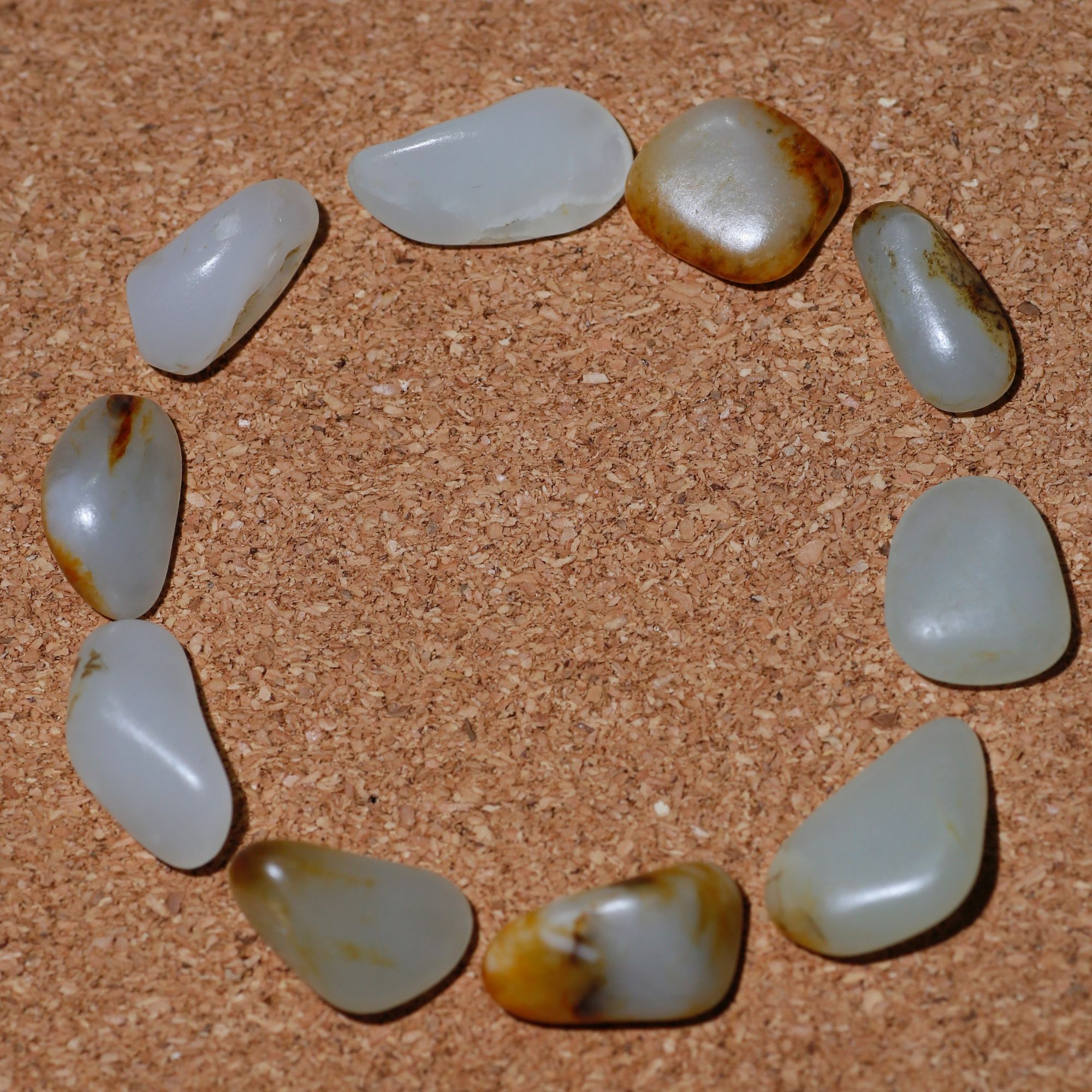 新疆籽料手串.选自新疆和田籽料原石搭配，天然无修无染色