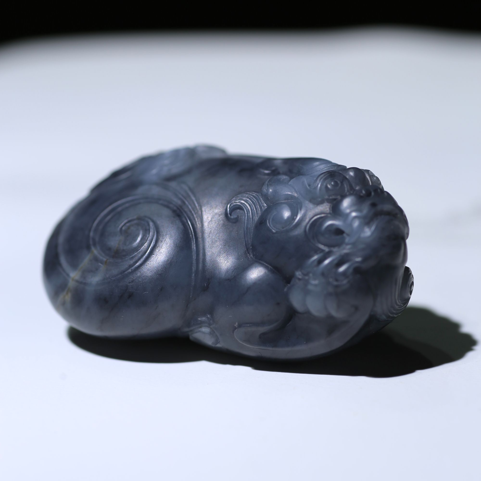 貔貅把件.新疆和田玉青花籽料，玉质细腻油润，颜色漂亮，工艺精