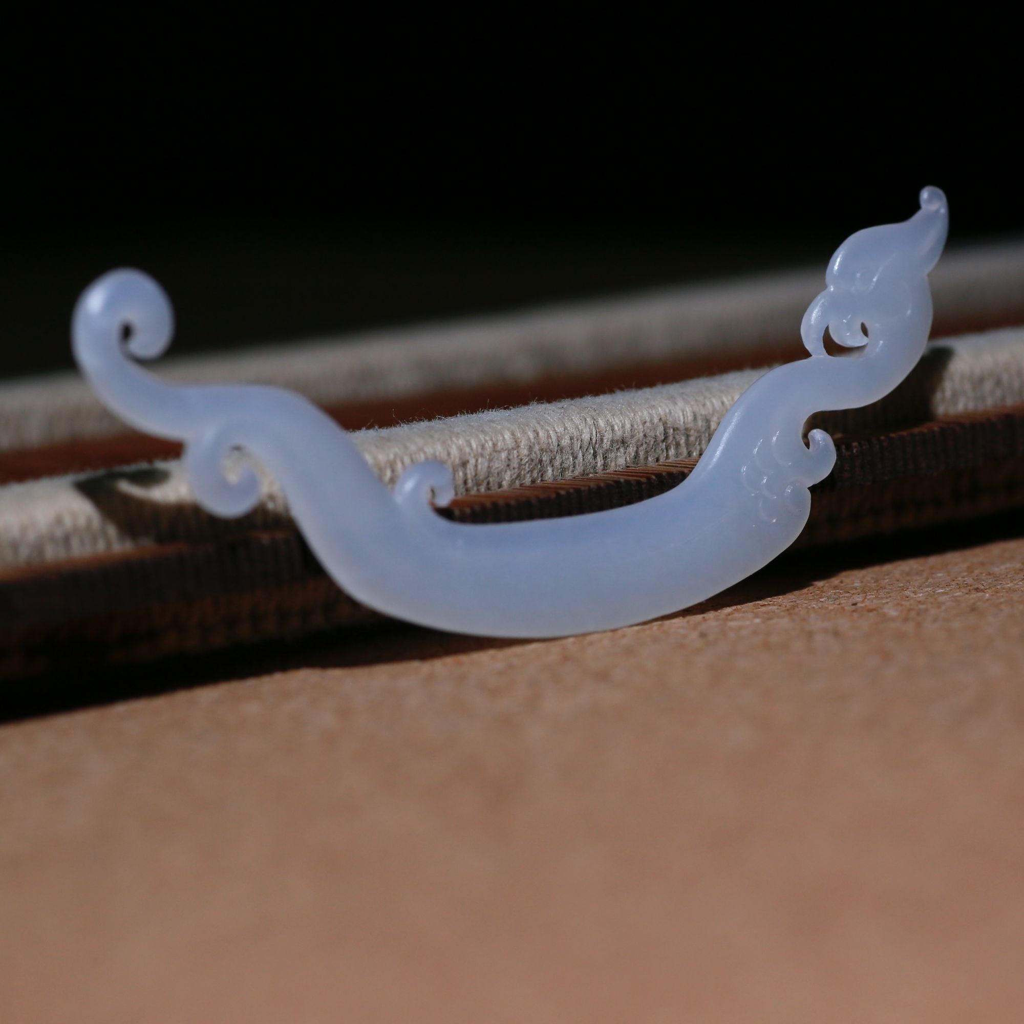 凤凰锁骨链：新疆白玉山料，玉质白细油润，颜色漂亮工艺精巧可爱