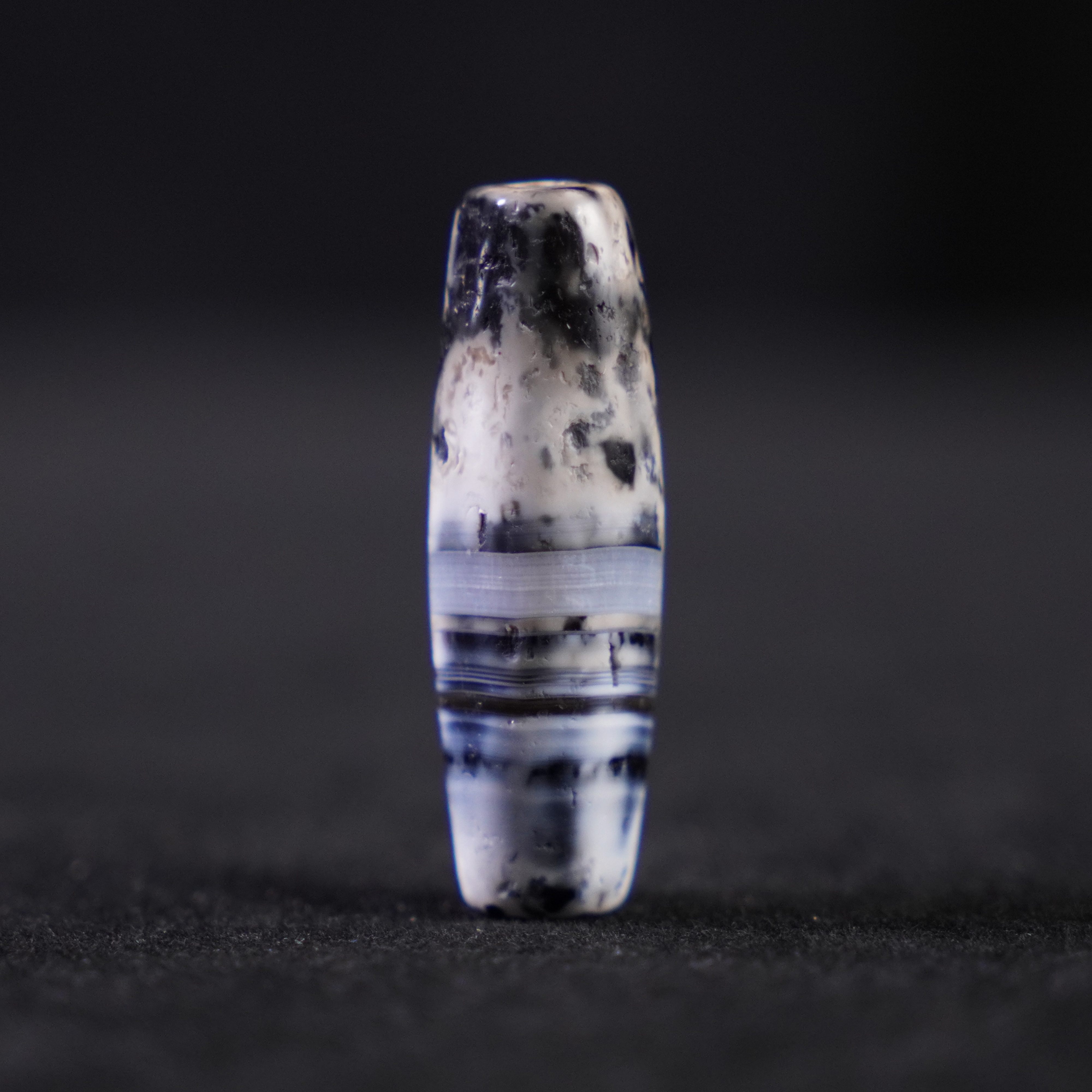 H2406161819/早期大年份/灰皮蓝沁缠丝玛瑙桶珠  古董 收藏 传承