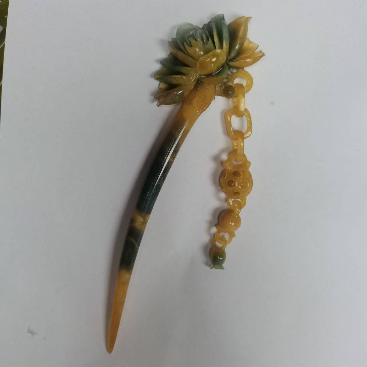 岫玉花玉蓝黄俏色牡丹一体流苏发簪