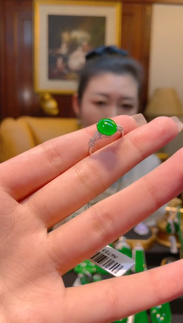 【闪购商品】翡翠56723-18K金镶嵌天然A货翡翠蛋面戒指
