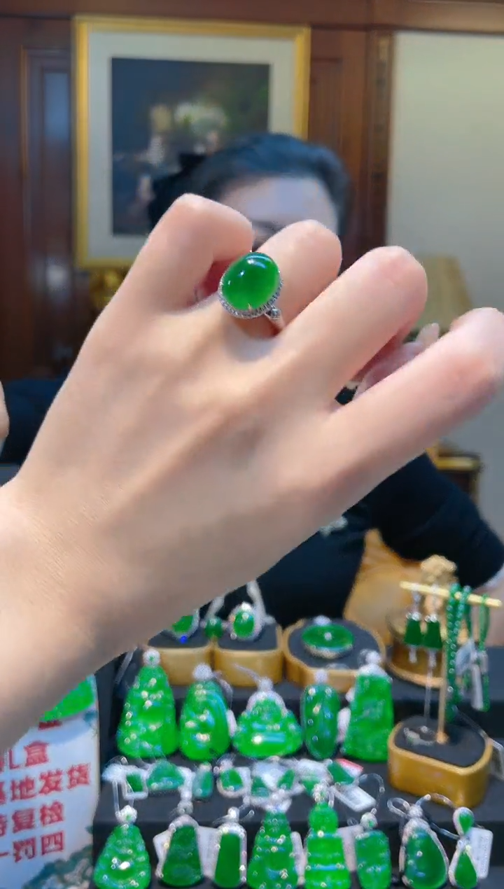 【闪购商品】翡翠57003-18K金镶嵌天然A货翡翠蛋面戒指