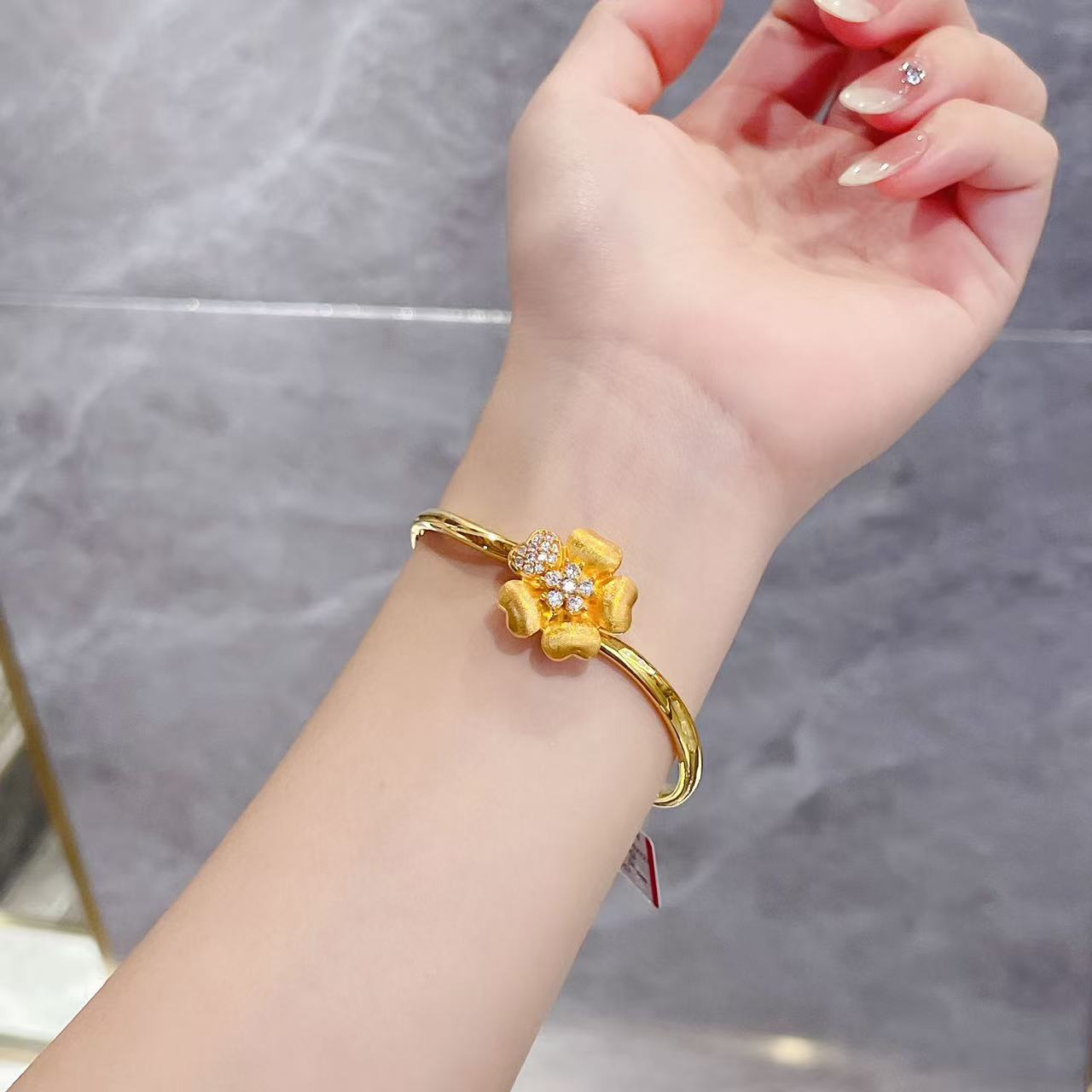 足金999 黄金首饰 5镶嵌莫桑034手镯 轻奢时尚气质