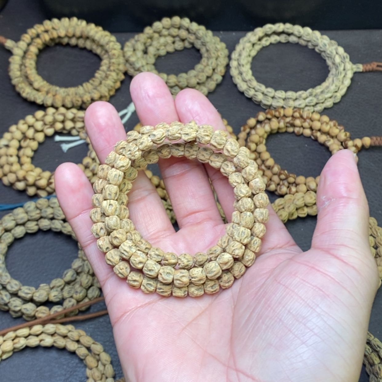 【闪购商品】柏香籽/百香籽吊坠黑****熊