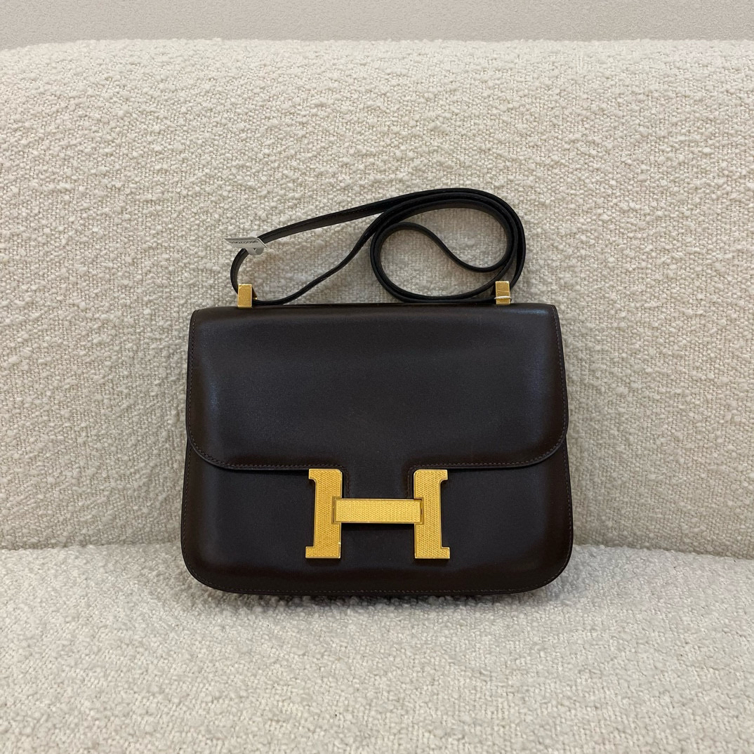 95新 Hermes/爱马仕  康康24马鞍红菠萝金扣框h box斜挎包0609a1