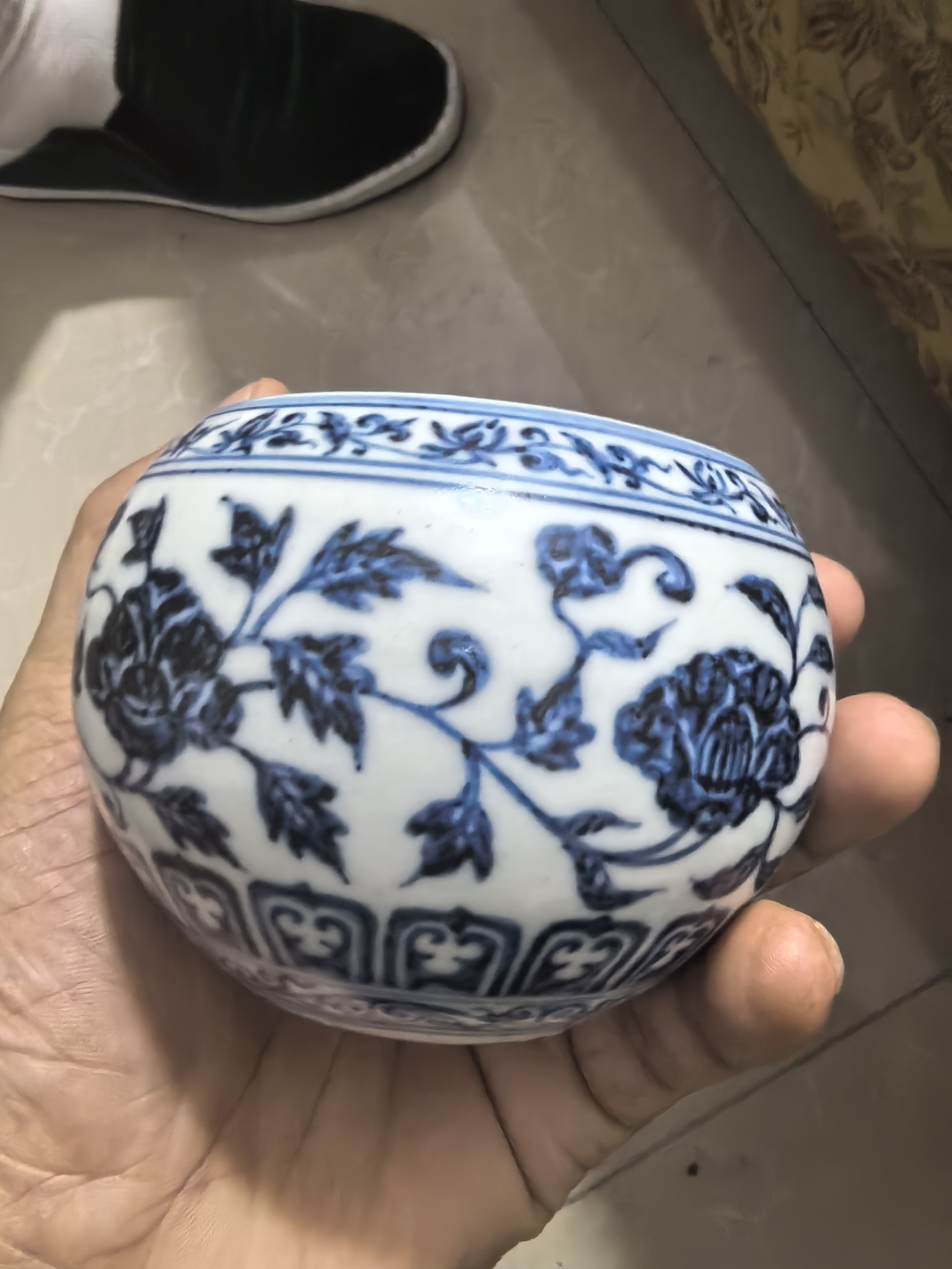 青花花卉纹饰小罐