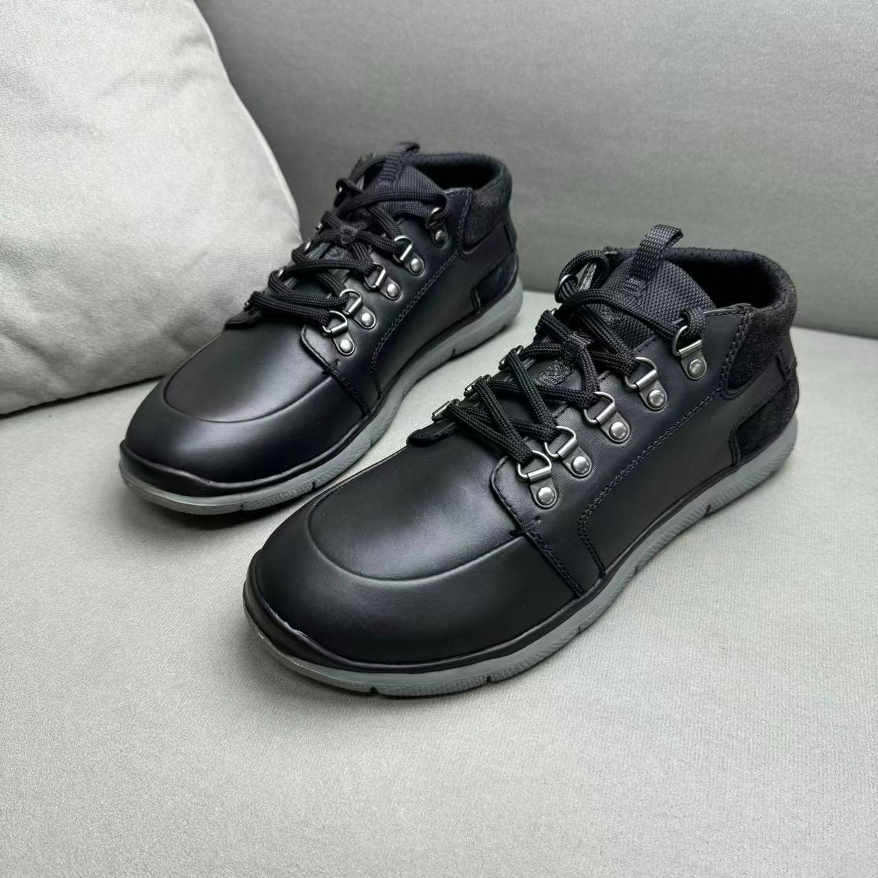 全新未使用 Prada/普拉达 黑色麂皮拼接休闲低帮板鞋 40.5码