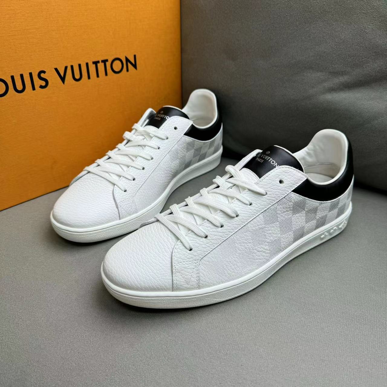 LouisVuitton/路易威登白色老花棋盘格时尚百搭板鞋 40.5码/全新