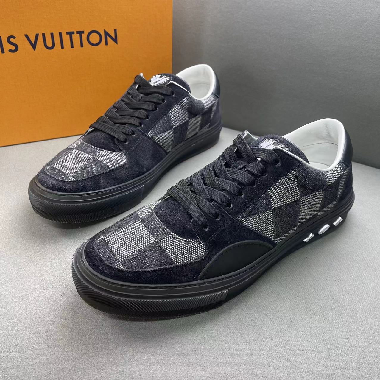 99新 LouisVuitton/路易威登 黑灰棋盘格时尚百搭低帮板鞋42码