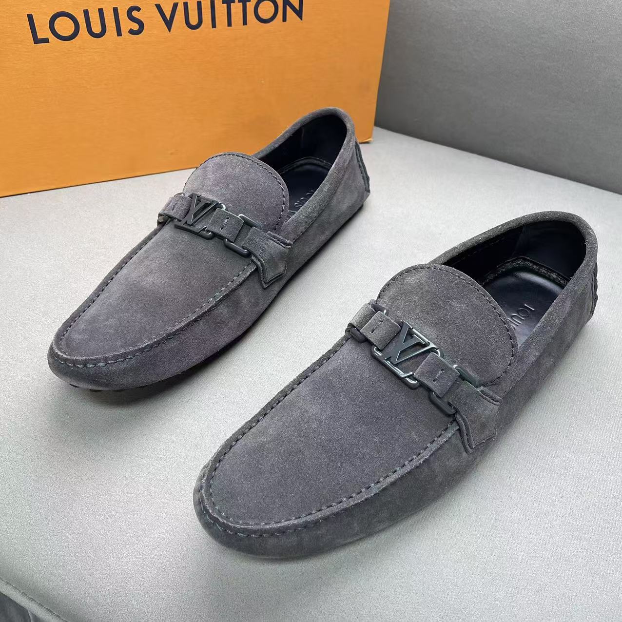 LouisVuitton/路易威登灰色麂皮银logo休闲百搭豆豆鞋41.5码/98新