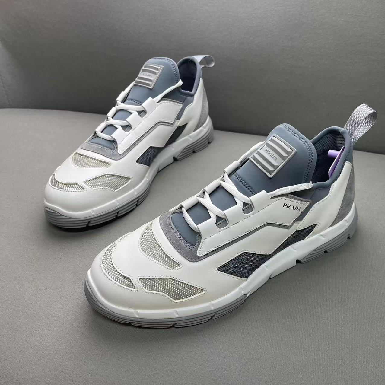 全新未使用 Prada/普拉达 白灰拼色侧边logo时尚百搭运动鞋 43码