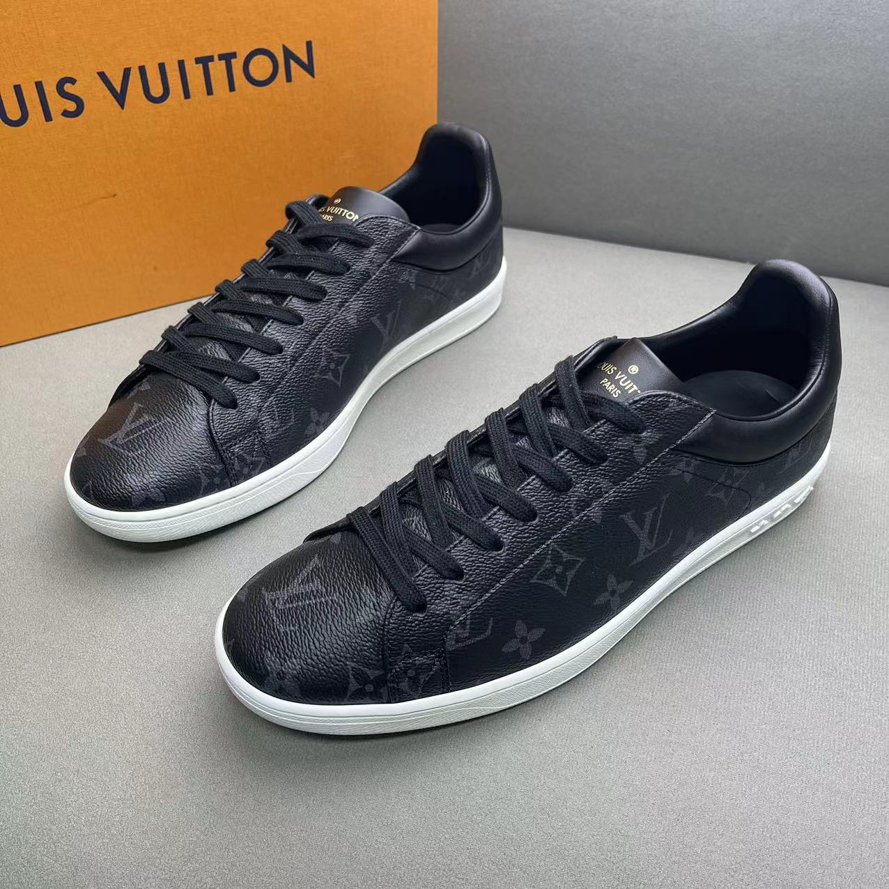 99新 LouisVuitton/路易威登 黑色老花满印时尚百搭板鞋 多尺码