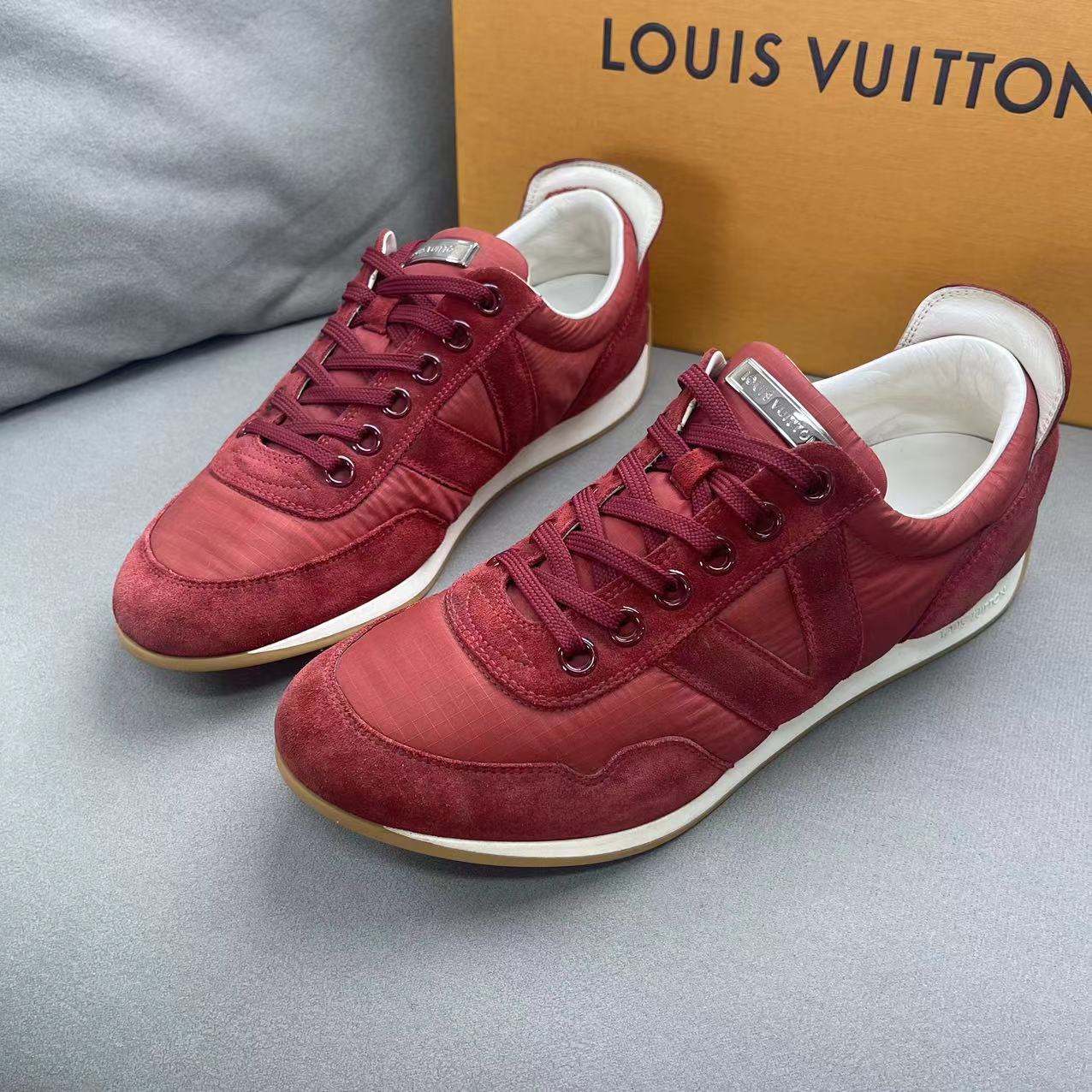 95新 LouisVuitton/路易威登 红色麂皮大logo休闲百搭板鞋39码
