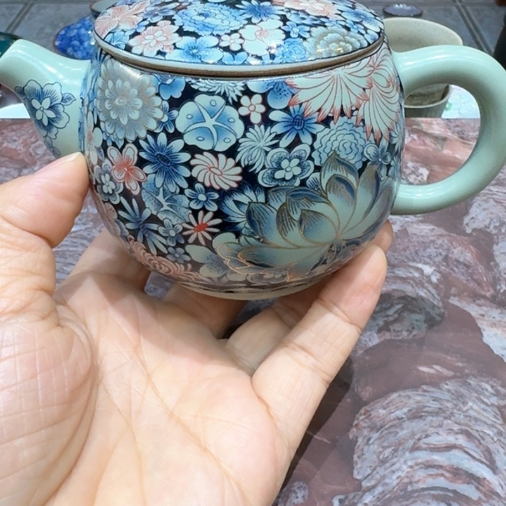 汝瓷壶一个，来来啦瓷