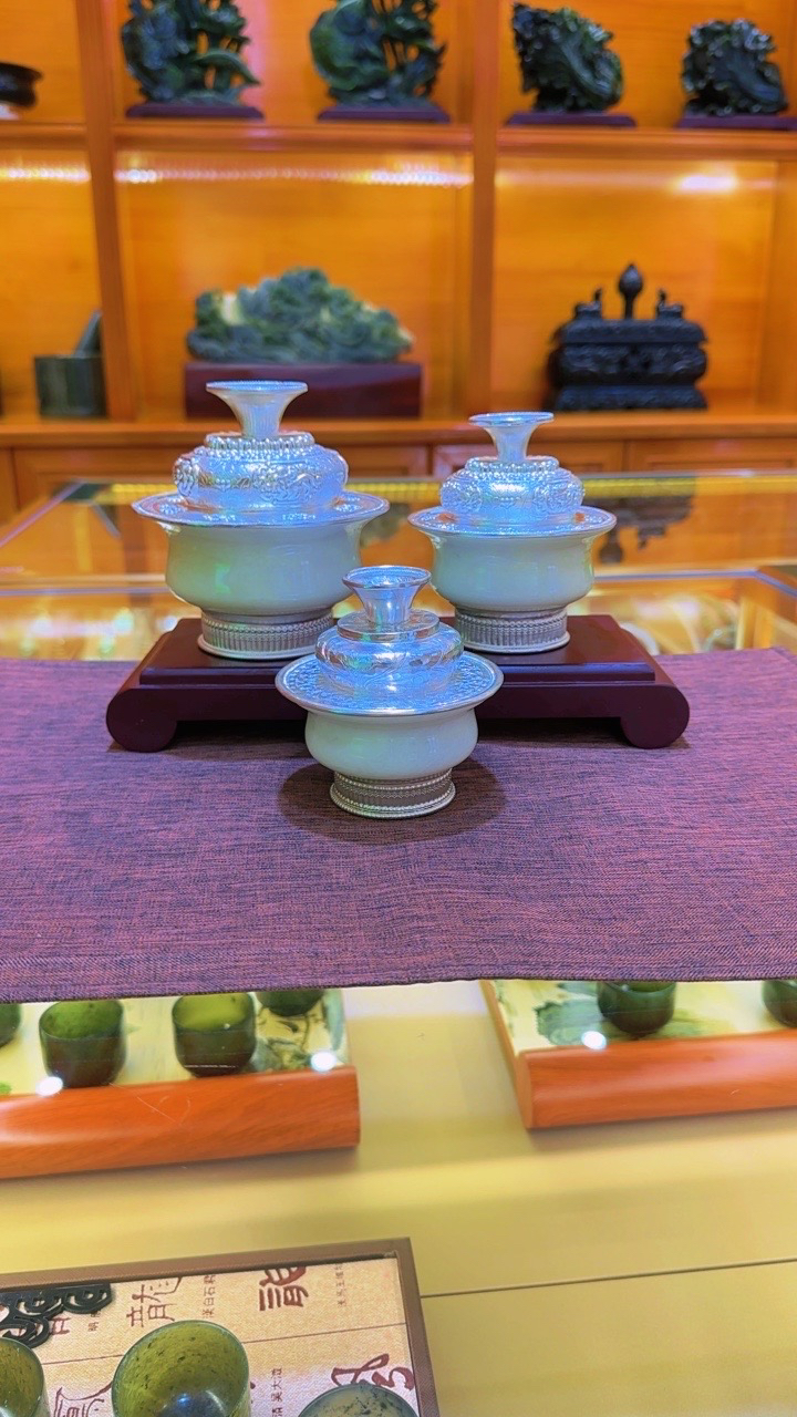 仁布玉乳白色加盖三件套