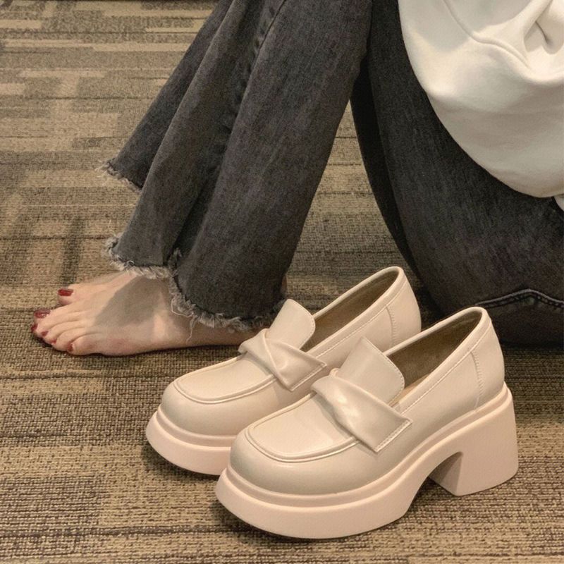 一脚蹬黑色小皮鞋女2023春季新款增高复古英伦风百搭暖配裙子单鞋
