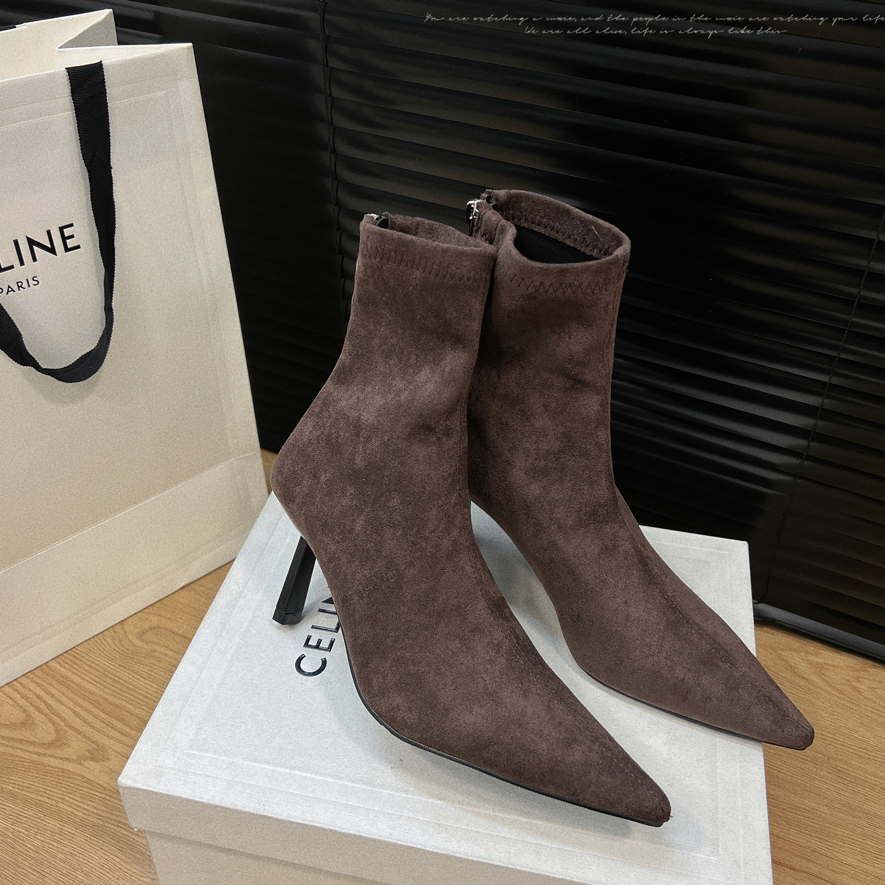 气质尖头高跟靴子2025秋冬新款绒面细跟弹力瘦瘦靴显瘦尖头短靴女