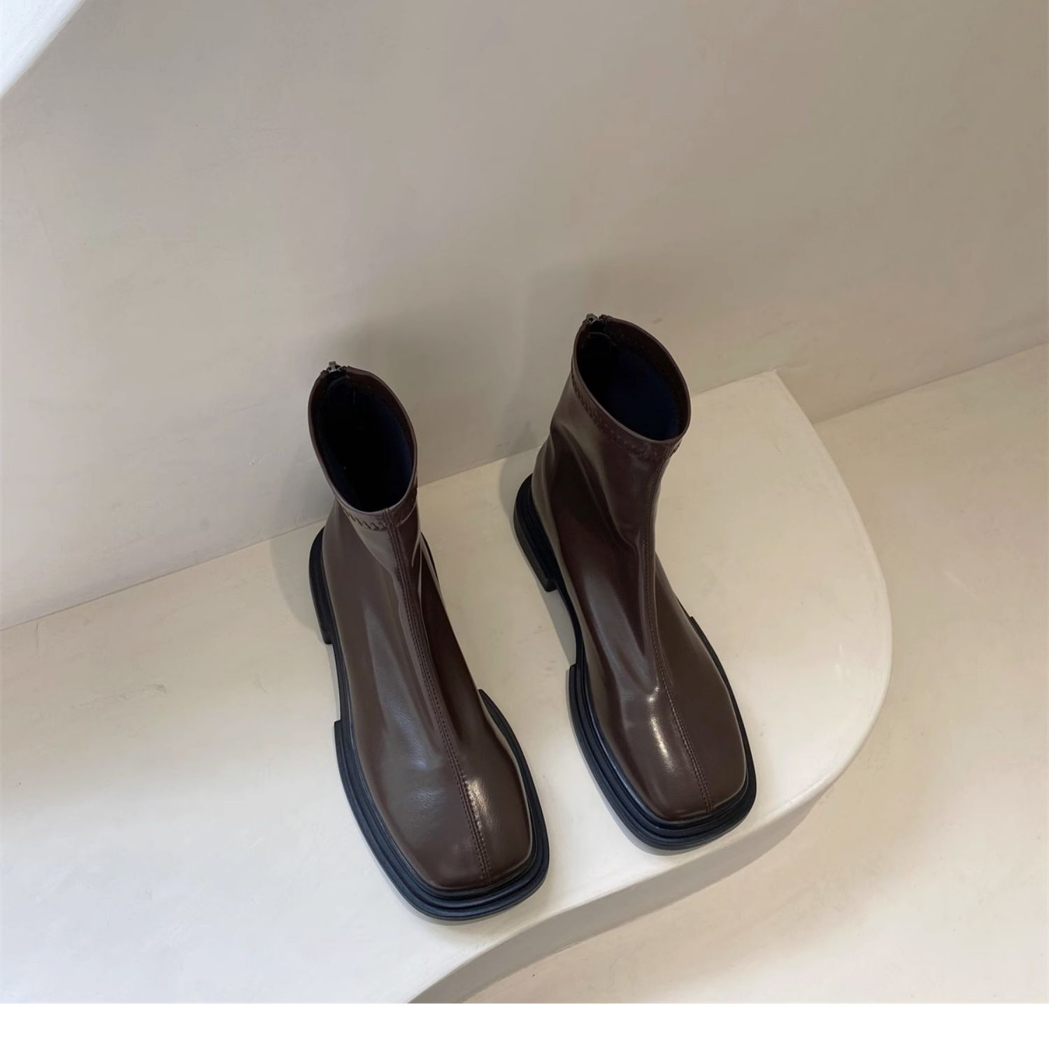 百丽纯爱秋休闲英伦风马丁靴女超火弹力瘦瘦靴棕色切尔西加绒短靴