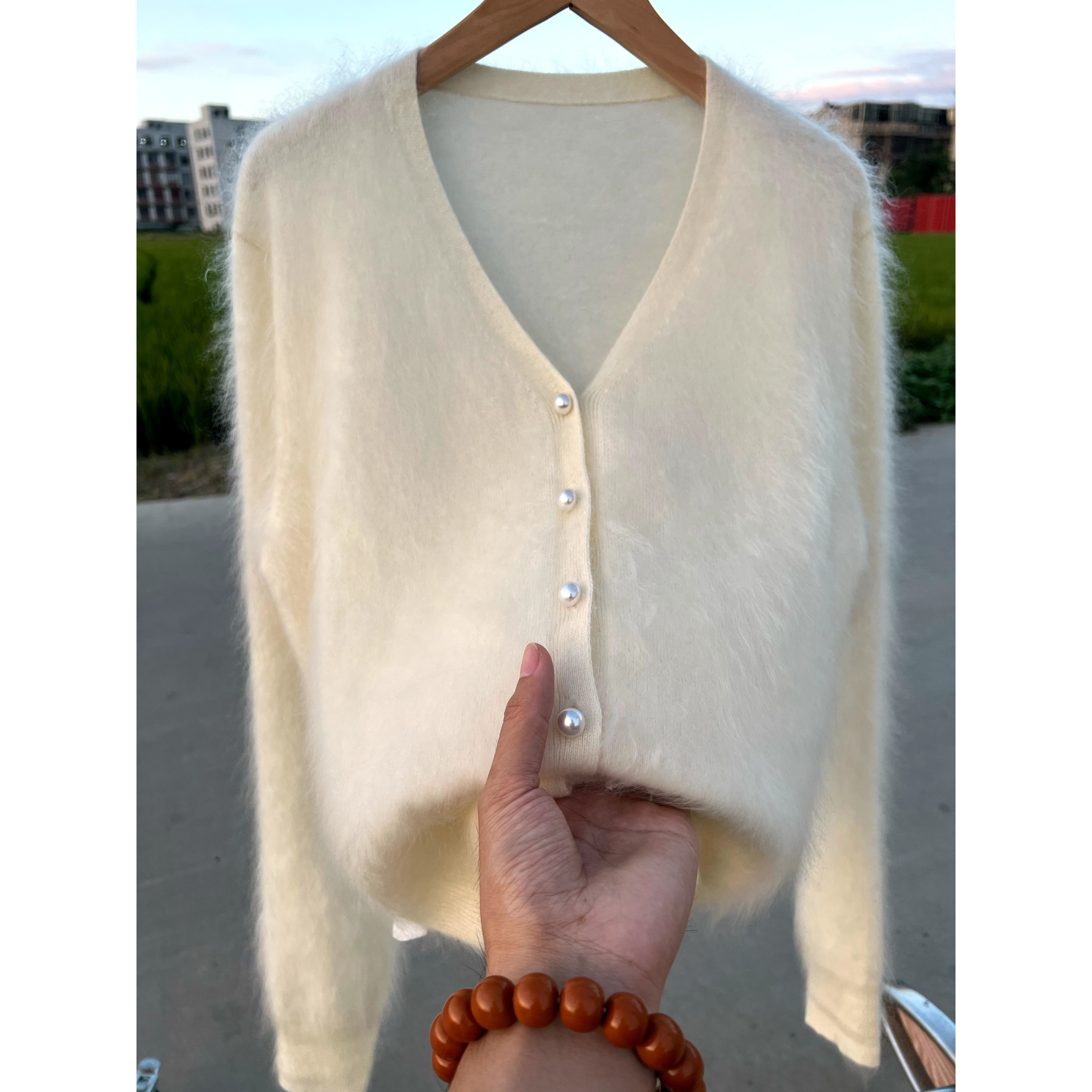 秋冬拉毛羊绒衫100山羊绒珍珠扣V领开衫