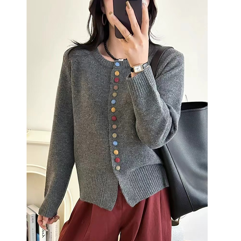 秋冬新款彩虹扣长袖圆领百搭宽松针织衫开衫外套女4703