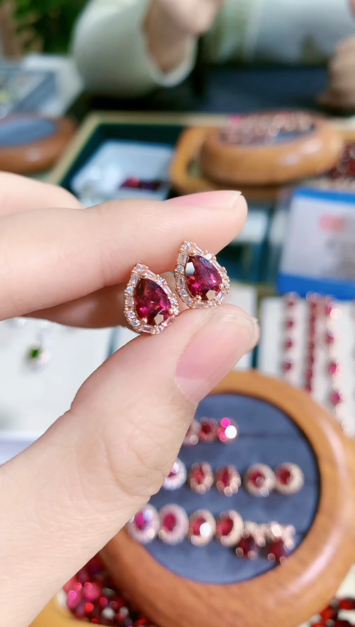 【闪购商品】石榴石耳钉银S925镶嵌天然镁铝