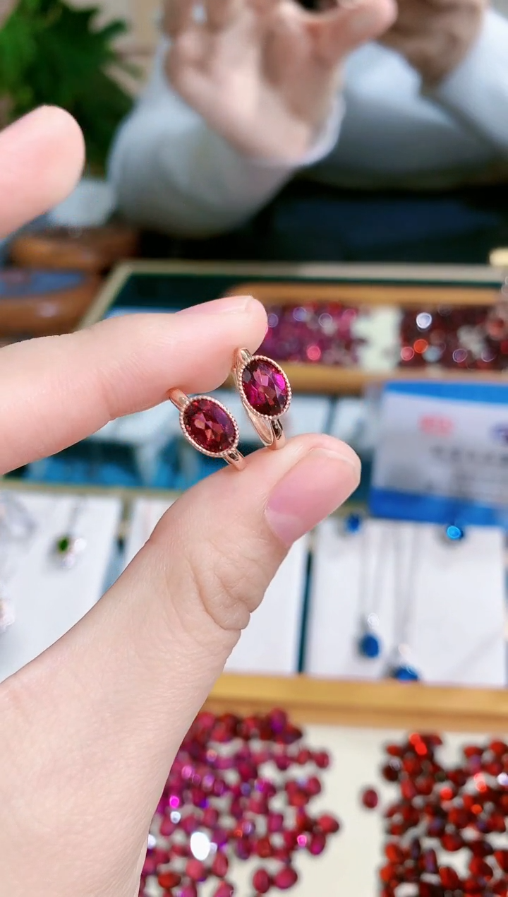 【闪购商品】石榴石耳扣银S925镶嵌天然镁铝