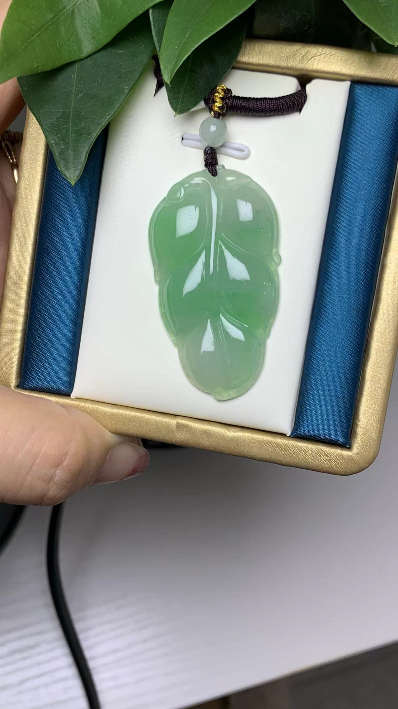 天然缅甸翡翠A货吊坠项坠冰绿冰阳绿镶嵌气质轻奢时尚百搭绿色