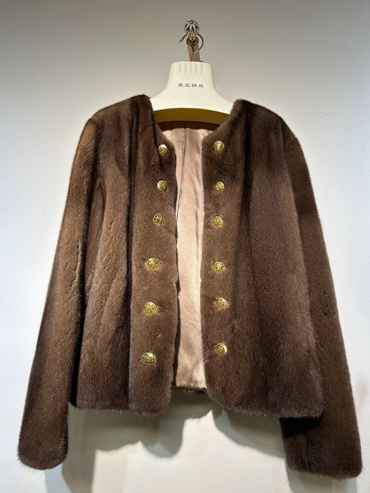 高端皮草 大码女貂 看价咖色短款金扣
