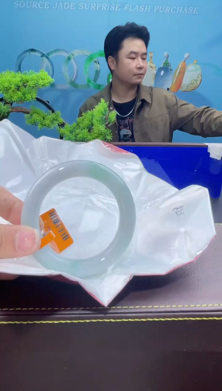 【闪购商品】翡翠手镯未镶嵌手镯23