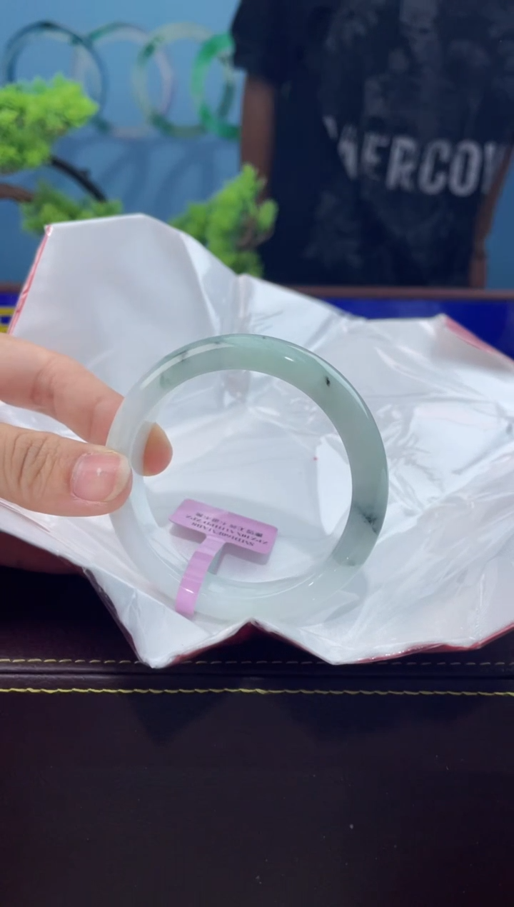 【闪购商品】翡翠手镯未镶嵌手镯1