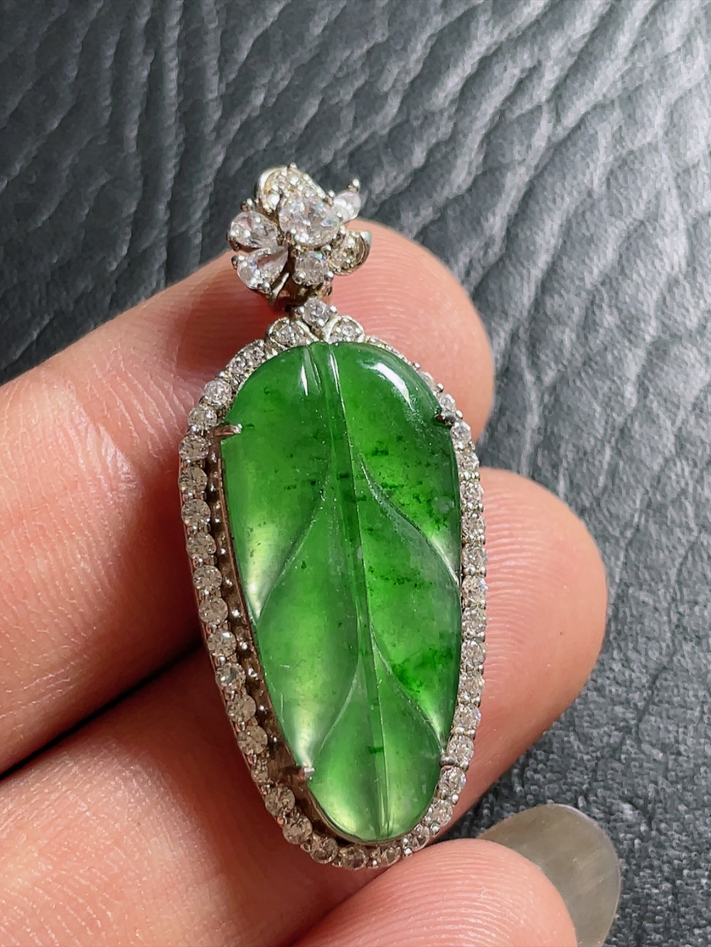 缅甸翡翠A货 阳绿金枝玉叶吊坠，925银镶嵌，尺寸38-16.6-6.9