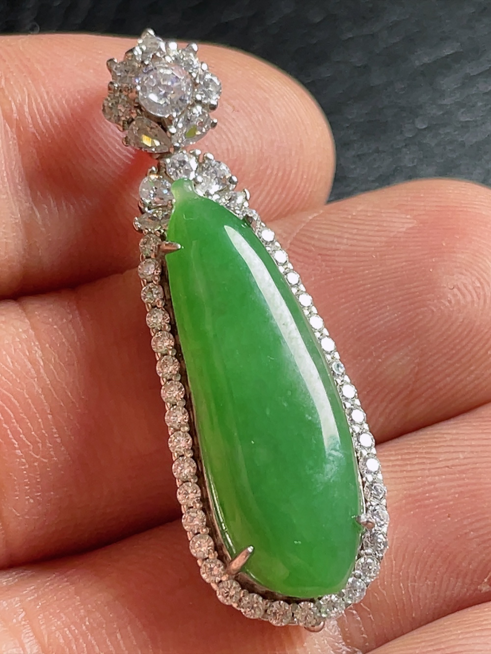 （缅甸翡翠A货）925银镶嵌冰种满绿福瓜吊坠（尺寸36.6-10-6.1、）