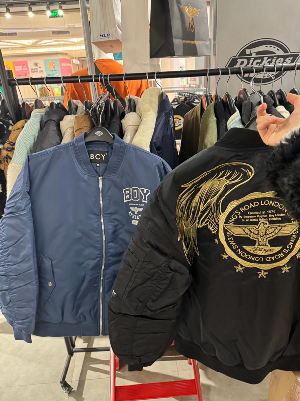 拍下当天发去鉴定！情侣款大标棒球服很厚轻（实体还嫌贵一边去
