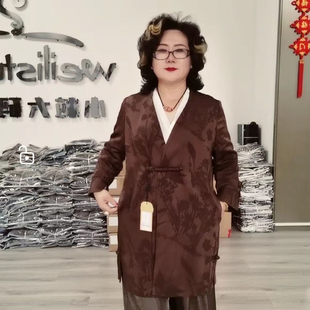 AB-81009重磅醋酸提花新中式风格风衣