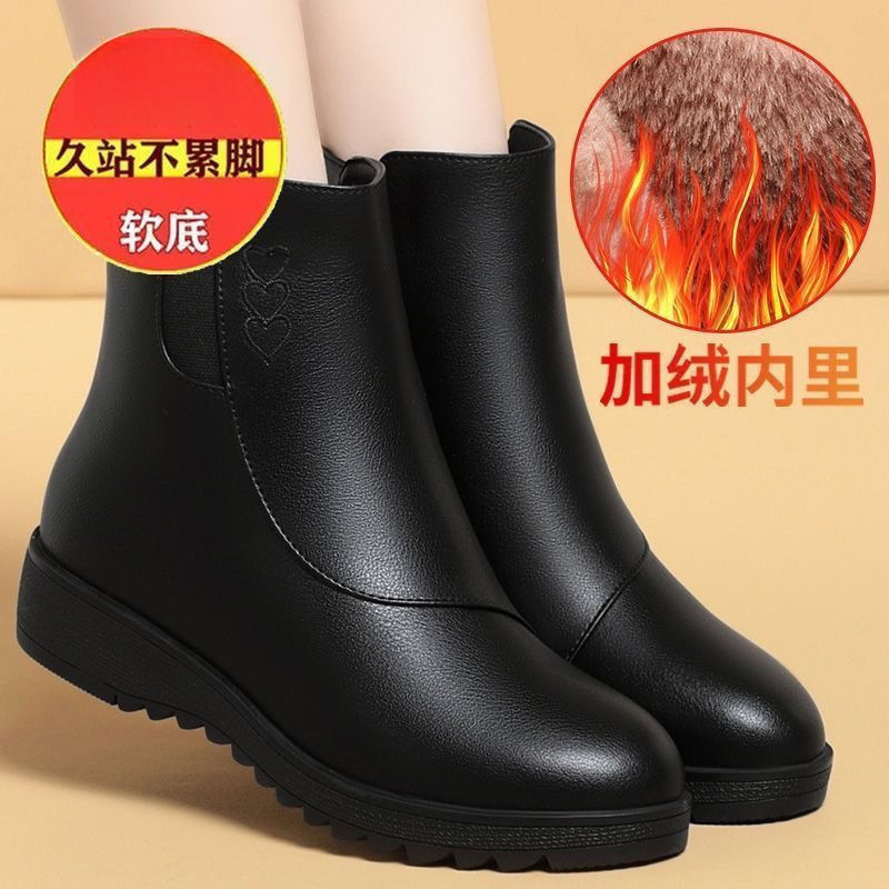 冬款新款鞋妈妈鞋短靴冬季鞋女加绒皮鞋中老年防滑平底女靴ZO