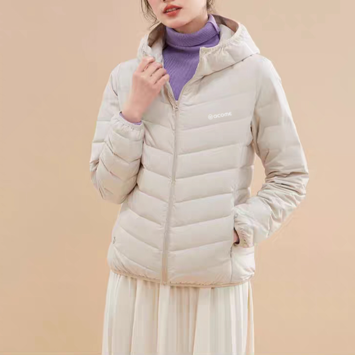 反季促销阿珂姆轻量化女款鹅绒连帽羽绒服轻薄保暖短款女短羽绒服