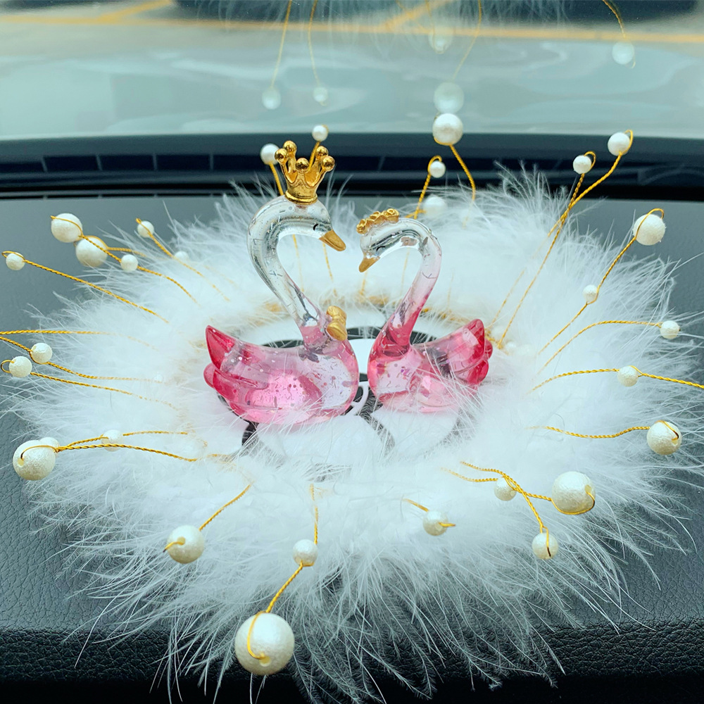 可爱皇冠天鹅车载香水汽车摆件车载用品个性创意车饰香水车用饰品