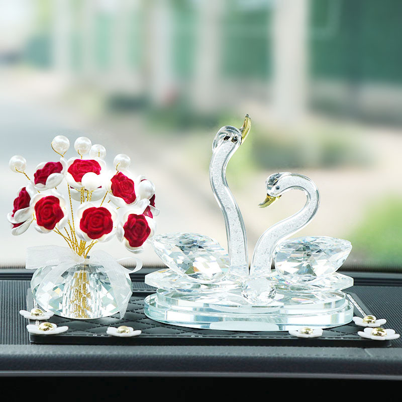 新款汽车创意水晶天鹅车载摆件中控台浪漫玫瑰花女神款装饰