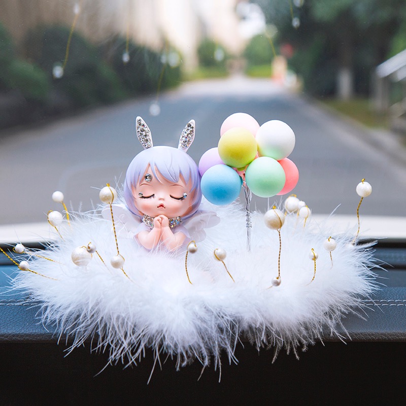 雪驹闪闪可爱安妮车载客厅通用简约汽车香水粘贴羽毛垫摆件