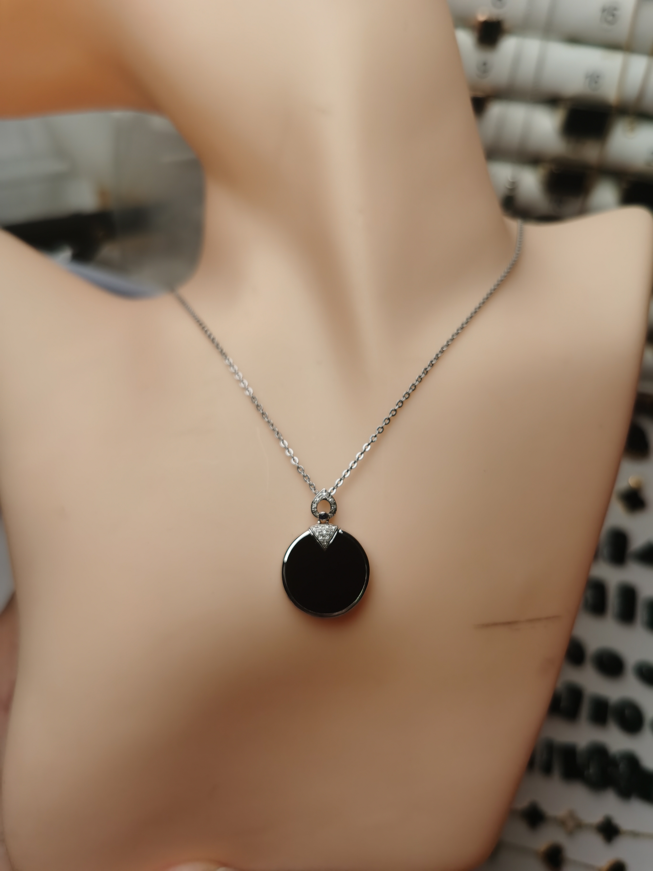 18k金墨翠圆无事牌，展示银链子！