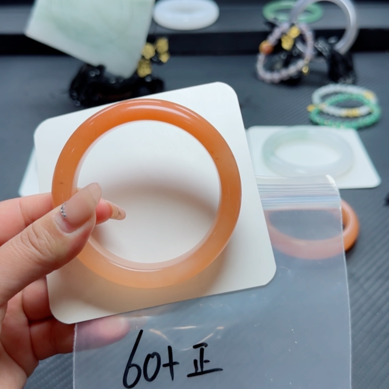 【闪购商品】定制石英质玉未镶嵌小****?